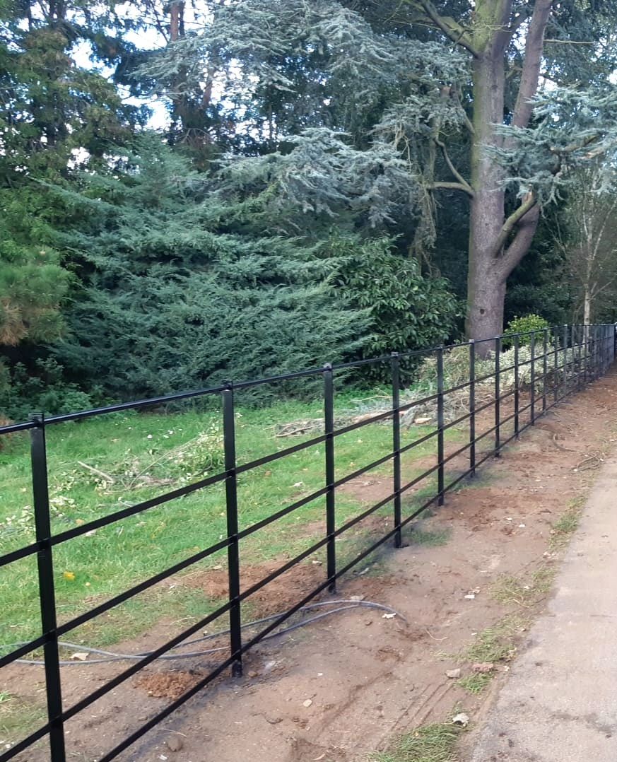 Estate fencing is the first choice for landowners, property developers, and landscape architects looking for an alternative to rail-and-post fences. 

#fence
#steelfence
#landowners
#propertydevelopers
#thetraditionalco