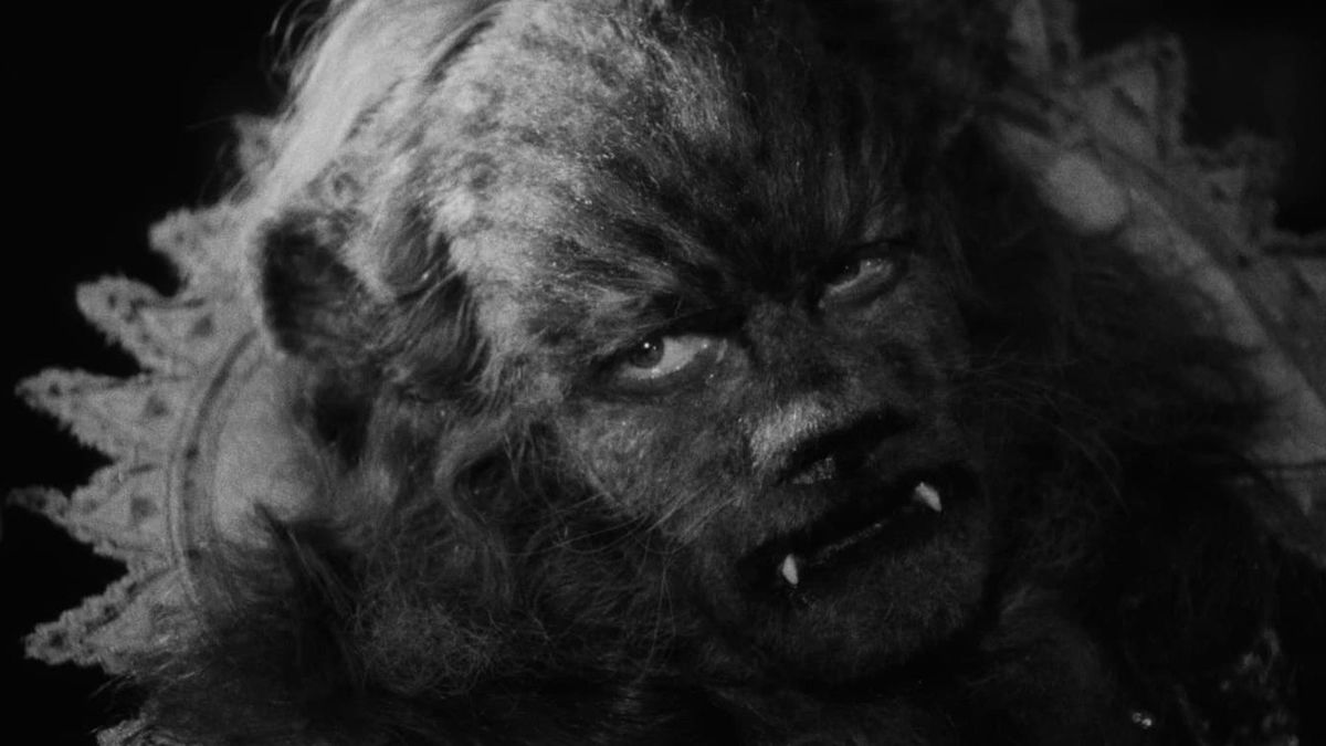 cinemathequefr's tweet image. Décors féeriques de Christian Bérard, lumières du génial Henri Alekan. Et Jean Cocteau, cinéaste-poète, qui tisse, dans une atmosphère qui tient du merveilleux et du surréalisme, un chef-d&apos;œuvre enchanteur.
&quot;La Belle et la bête&quot; ce mercredi  à 15h. 🕯️ 
cinematheque.fr/seance/39766.h…