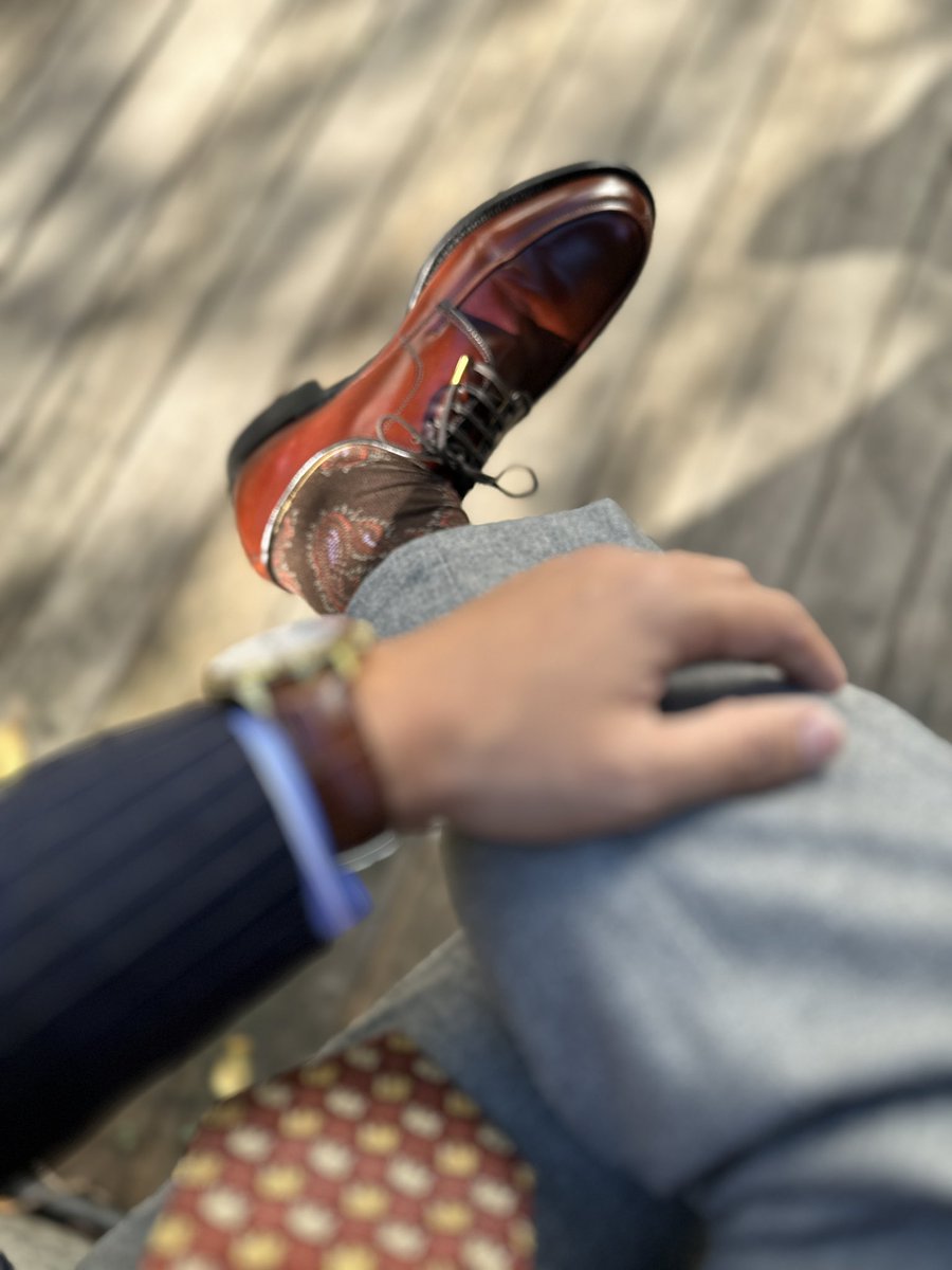 ZAKING_JP's tweet image. 茶系ってこの季節良いですね

👞　#BARKER
🧦　#ILREGALO