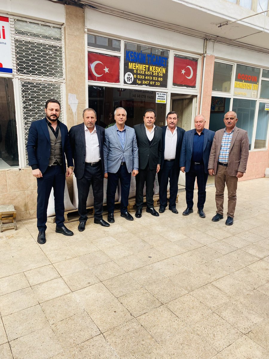 Ticaret sanayi odası Başkanımız Mehmet Doğan yetim ve meclis başkanımız Serhat Karadağ,bizleri kendi iş yerimizde ziyaret edip güneydoğunun en büyük buğday pazarı olan,Zahireciler borsasının sorunlarını dinlediler.kendilerine bu nazik ziyaretlerinden dolayı çok teşekkür ediyorum.