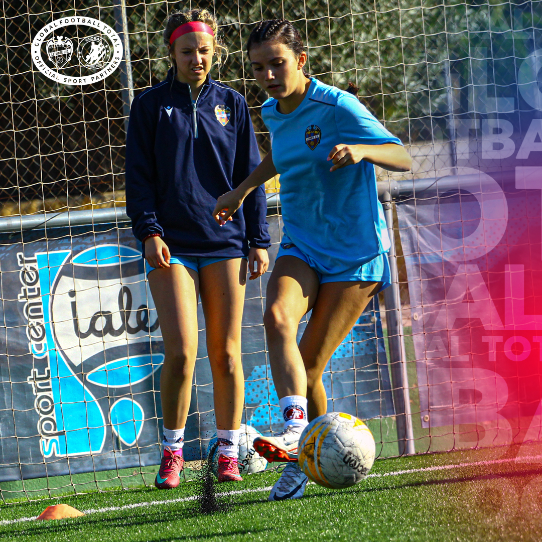 globalfoottotal's tweet photo. 🚀🇺🇸 Empieza el frio, pero aqui no paramos, dándole la bienvenida a un grupo de chic@s de Norteamérica que vienen a vivir una experiencia única en tierras europeas https://t.co/bSKe5DWAfV