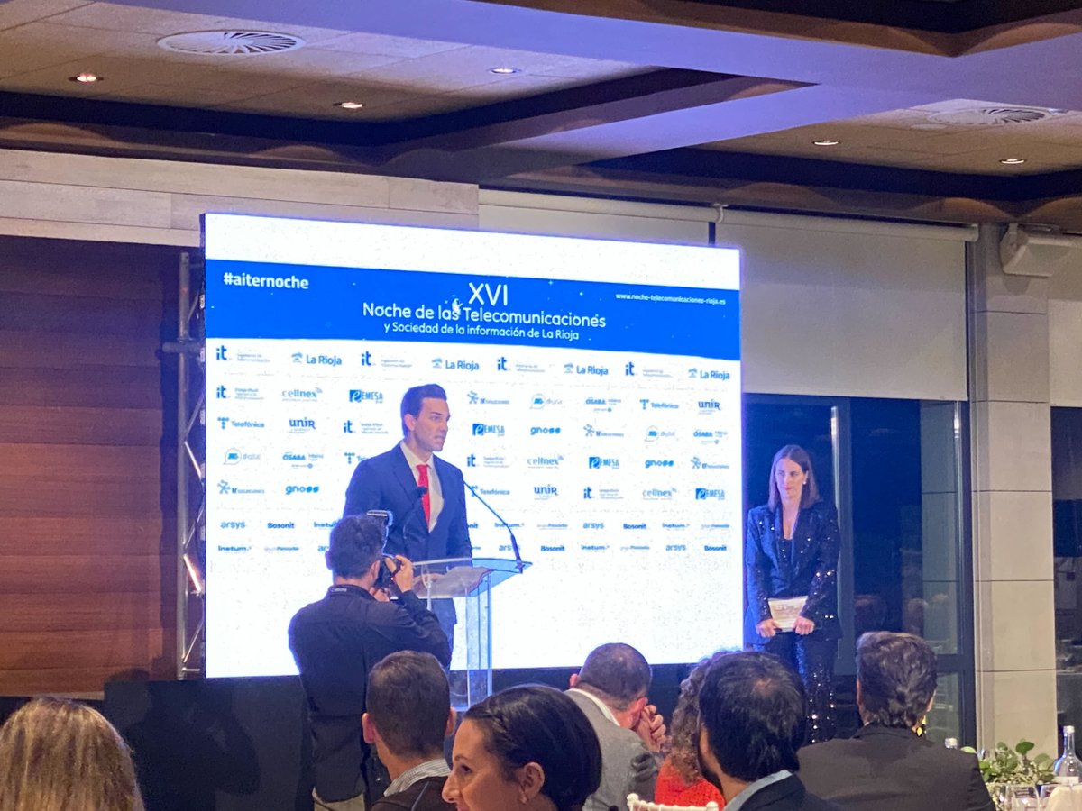 🎉ENHORABUENA A LOS PREMIADOS🎉
En la Noche de las Telecomunicaciones #aiernoche, a 2 socios de Aertic

Felicidades a:
🏅Mejor Empresa Junior <a href="/SSH_Team/">SSH team ciberseguridad</a> 
🏅Empresa del Año @SDiDigitalGroup 
🏅Ingeniero del año <a href="/javier_galiana/">Javier Galiana</a> 
🏅Transformación Digital @TheCircularLab