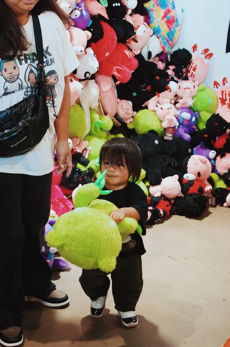 official_gloomy's tweet photo. 11月18,19日にカリフォルニアで開催されたコンプレックスコンの様子が届きました!
現地では大盛況だったそうです✨
#ComplexCon
#ComplexCon2023
#gloomybear
#グルーミー https://t.co/w07hElFGRm