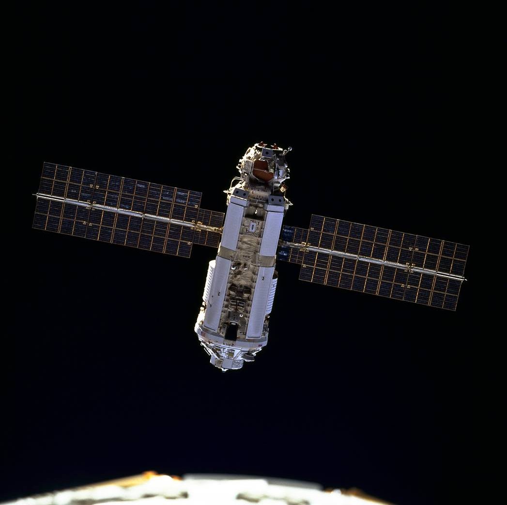 Hoy se cumplen 25 años del nacimiento de la #ISS con la puesta en órbita del módulo Zarya en 1998.