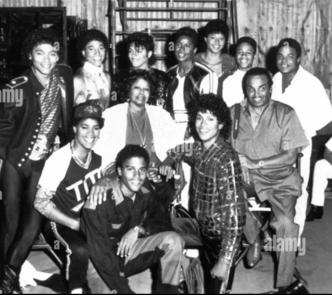 The Jackson's with the cast of ' The Jackson's an American dream' 1992
#TheJacksons