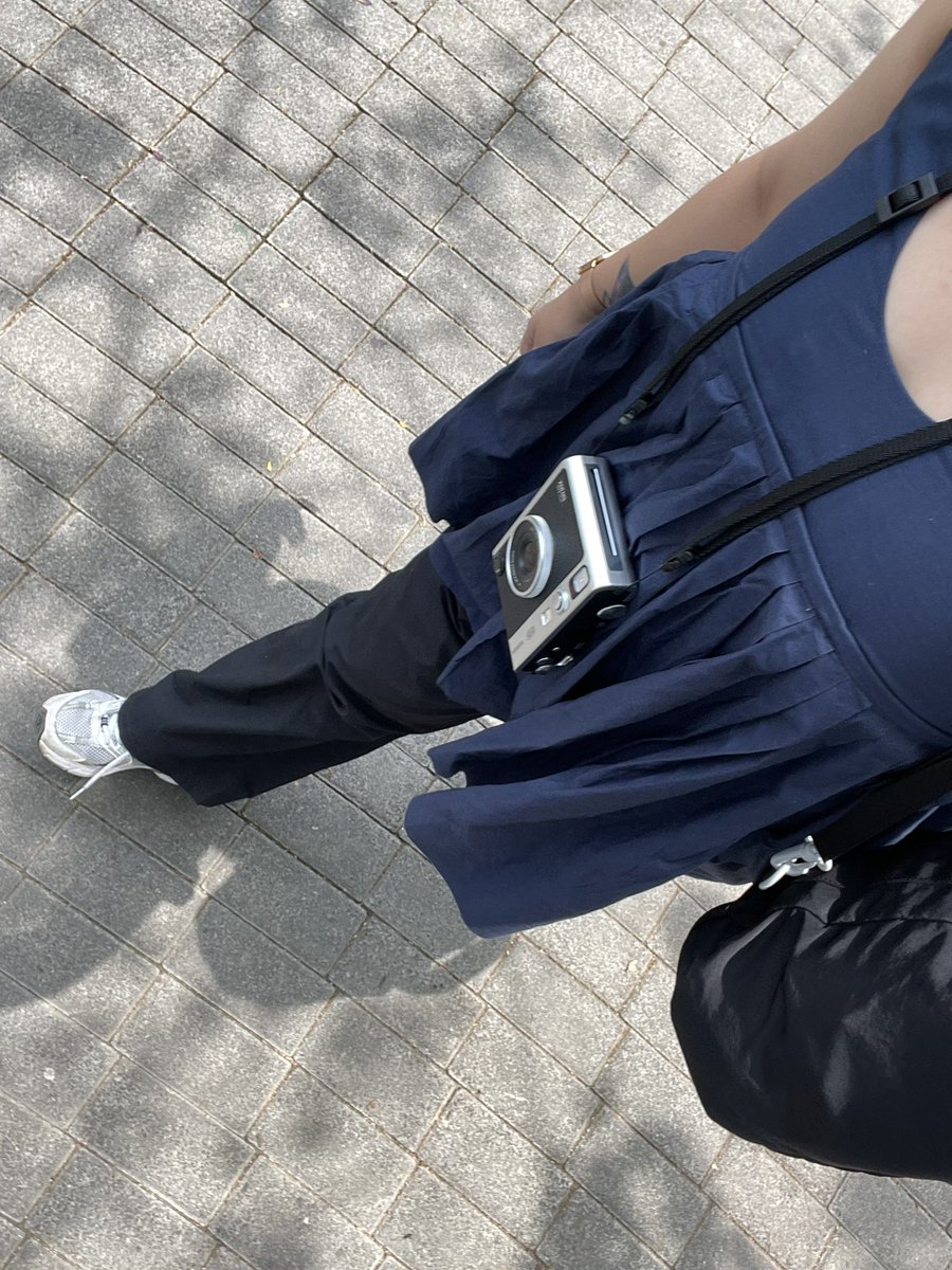 insecuristy's tweet photo. sedang rajin jalan kaki sejak nemu aplikasi yg kasih digital koin GRATIS cuma dengan jalan kaki iniii!!! 🚶‍♀️

so far seru bgt, jadi semacam reminder untuk banyak gerak. trus digital koin gue makin banyak, bisa buat belanja di app-nya yay! ✨

donlot di sini https://t.co/V5DLJNcAeh https://t.co/3TiR0aEveW