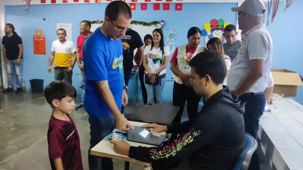 Alexanderpsuvs1's tweet photo. #20NOVIEMBRE, Acompañados de nuestro enlace Político y Coordinador del Comando de campaña Venezuela Toda Barinas Jorge Arreaza, participamos en el Simulacro Electoral por nuestro Esequibo. https://t.co/kFECO015Tl