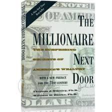 من أفضل كتب التمويل شخصي الذي يمكن أن تقرأها ؟

المليونير عند الباب التالي .

فيما يلي 7 دروس مهمة يجب أن تعرفها:

1️⃣ عش بأقل من إمكانياتك

إصرف أقل مما تجني.

ادخر واستثمر الفارق.

2️⃣استثمر جزءًا كبيرًا من دخلك

استثمر ما لا يقل عن 10% من دخلك في الأسهم كل شهر.

عندما تستثمر