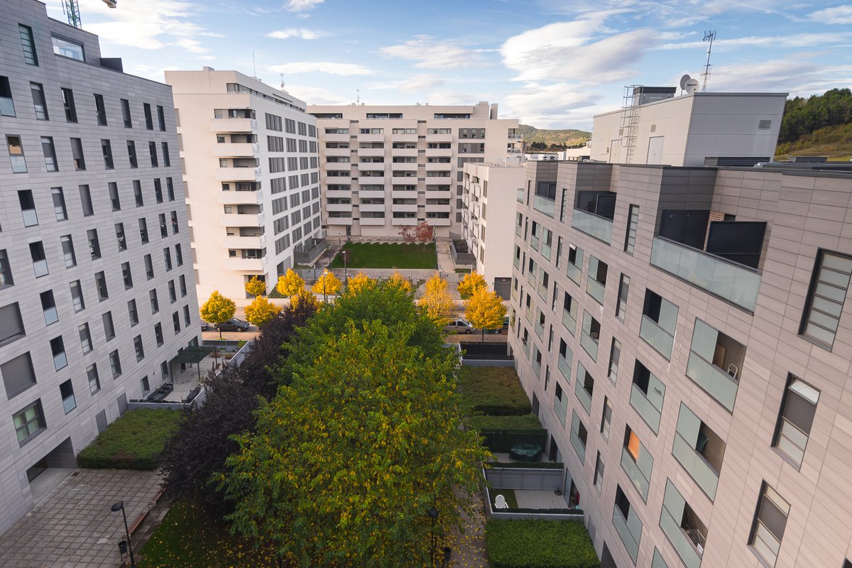 Inmo_DDC's tweet image. ¡Empezamos la semana con un nuevo adelanto!

Este piso VPP ubicado en #SotoDeLezkairu tiene de 2 habitaciones, 2 baños, garaje y trastero para que no eches nada en falta.

Muy pronto estará en portales, pero si quieres saber más te contamos toda la información por DM! 😊📩