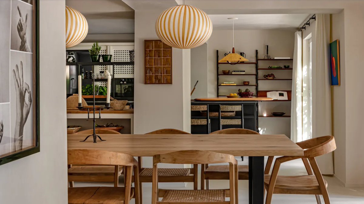 StayOneDegree's tweet photo. Interior Styles Defining The Season.
From sumptuous fireside living rooms to indulgent, cosy bedrooms, take inspiration from these warm, welcoming homes that are embracing the toasty tones of the season: https://t.co/dB2nacccMU #StayOne #interiors https://t.co/LaRsz2POJM