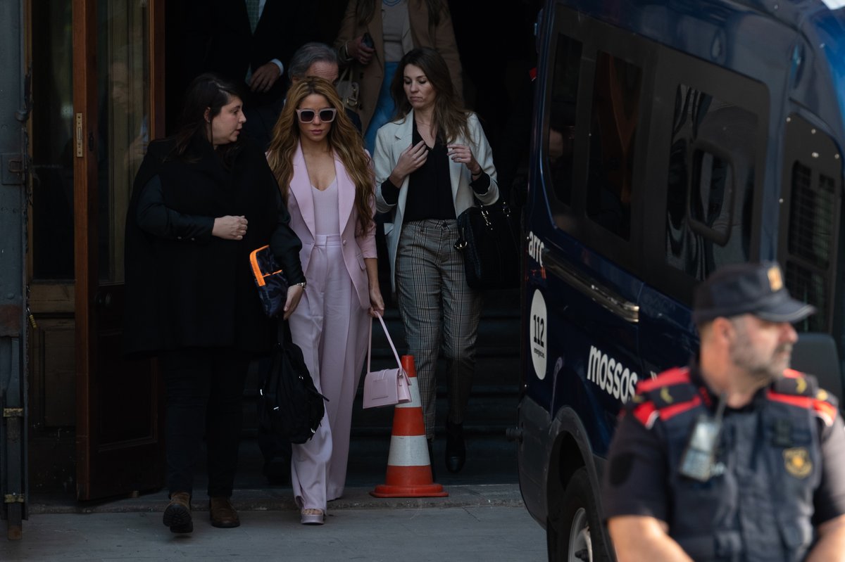 pusholder's tweet photo. Şarkıcı Shakira, İspanya'da hakkındaki vergi kaçırma suçlamasını kabul etti. https://t.co/sRkg6OcT92