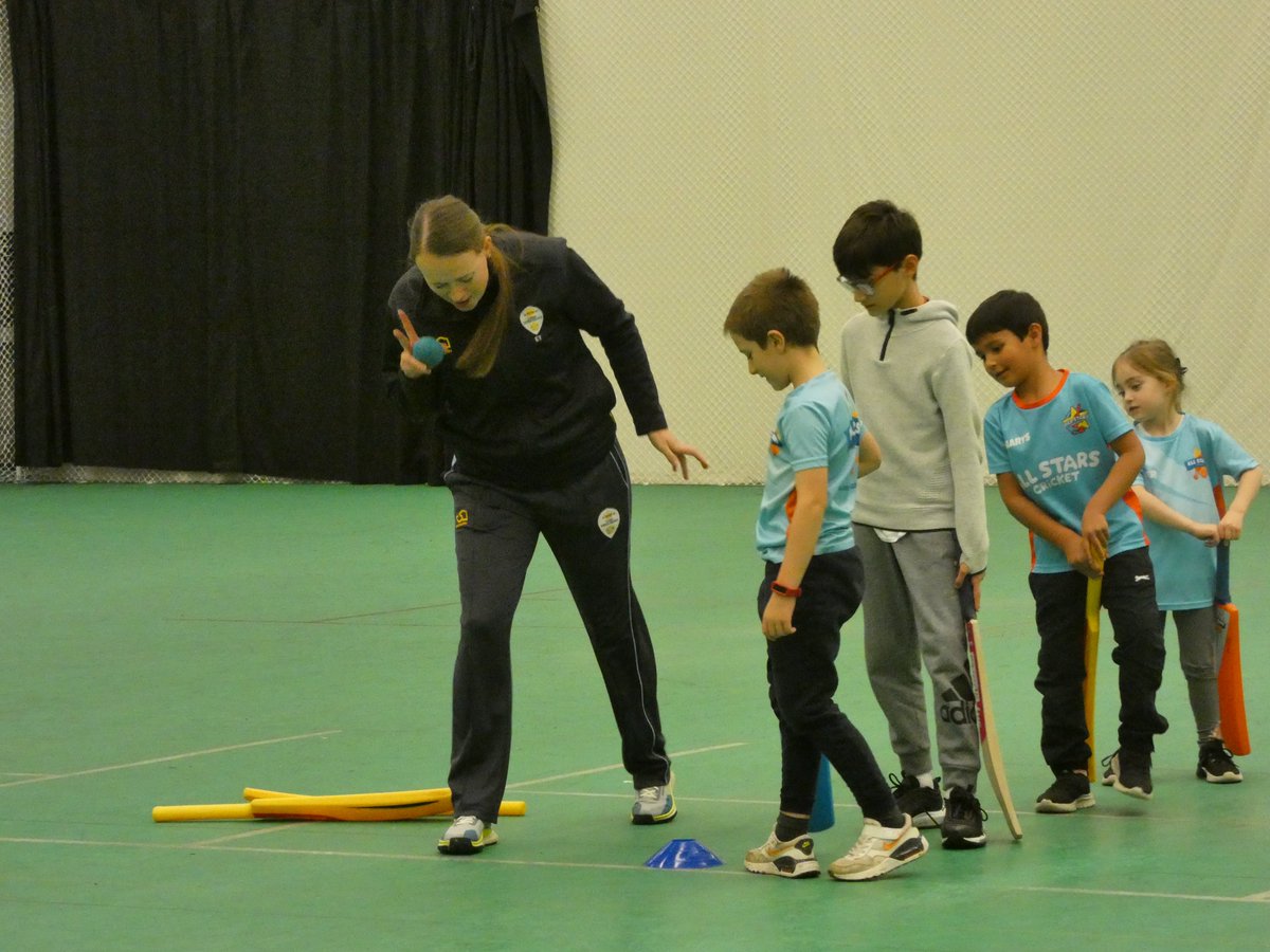 CricketDerbys's tweet photo. Thumbs up if you enjoyed our winter falcons courses this year 👍👍

It was the last Mini and Junior Falcons sessions on Friday night and it was great to see so many children having fun and playing cricket at @DerbyshireCCC 🏏

Find more sessions ⤵️
https://t.co/4vLvVP3X75 https://t.co/Udi3kgTI98