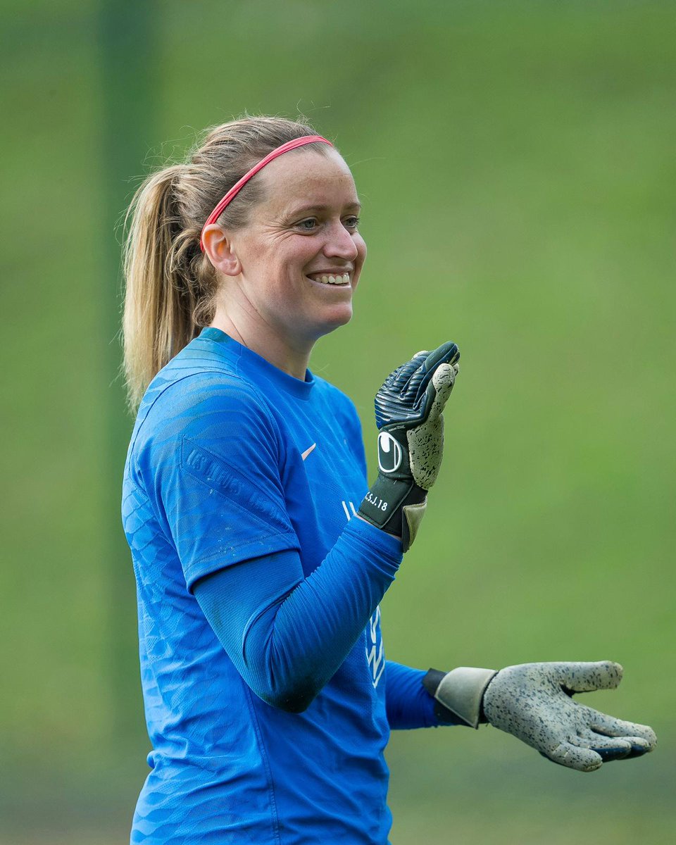 equipedefranceF's tweet photo. 𝟮𝟵 𝗯𝗼𝘂𝗴𝗶𝗲𝘀 pour @So_Durand  🎂
Joyeux anniversaire à notre gardienne 💙

#FiersdetreBleues https://t.co/6TJZixHBO2