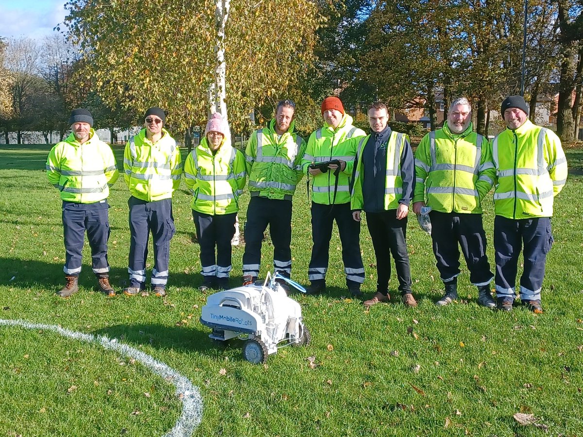 OriginAmenity's tweet photo. The new operators at @WolvesCouncil had some training from the OAS Line Marking Division recently to help make the most of their #GPSRobots!
Whilst there we helped mark out a poppy for #RemembranceDay which the team were delighted with.
Book a demonstration π 0800 138 7222 https://t.co/RMXmQQ7YTr
