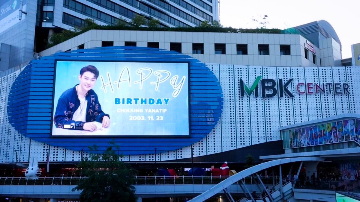 cj_yntofficial's tweet photo. โปรเจค LED MBK 🚦🚥 @chinjung_ynt 

🗓️: 20.11.66-26.11.66 
(นาฬิกา): 06.00-24.00 น. 
📌: มาบุญครอง 

ไปเก็บโปรเจคกันเยอะน้า ใครไผเก็บโปรเจคแล้วโพสรูปหรือวีดีโอใส่แท็กให้ด้วยน้า 💙🐣

#Chinjung20thBirthday 💙
#chinjung_ynt https://t.co/AEoYZneAQT