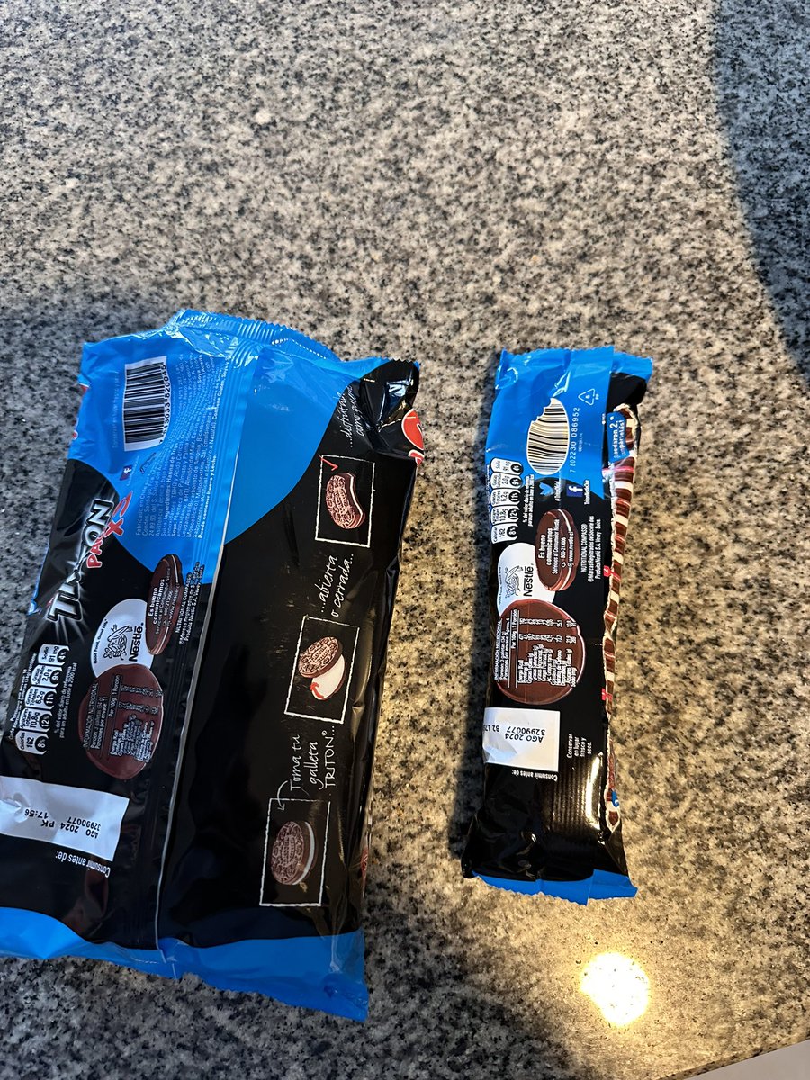 Fco_Jimmy's tweet photo. @NestleCL estimados, compré un paquete de galletas tritón de promoción donde vienen 3 y en uno de los paquetes, se nota que solo vienen algunas galletas y no todo el contenido que dice su envase. El envase está sellado, así que es un problema de fábrica https://t.co/NckyVJ46lT