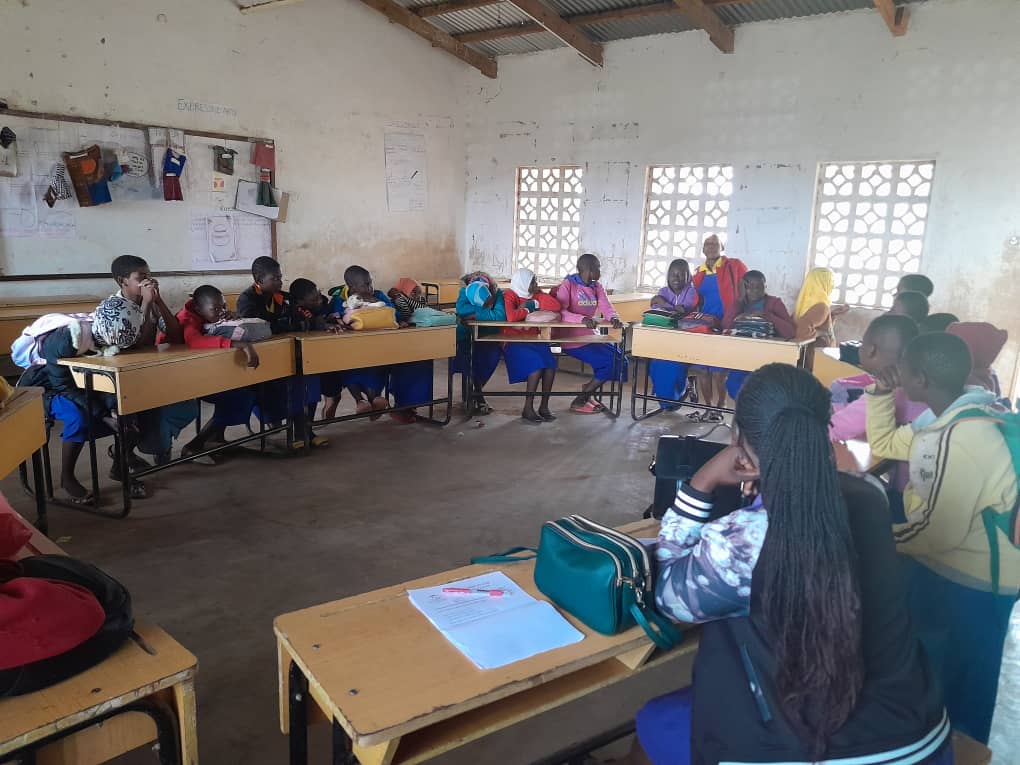 AliceChiwaya1's tweet photo. Free space to our Girls, discussing issues to end child marriage and GBV. When you educate a girl child you have educate a nation. @ACTafricanchild @AUYouthProgram @EduCannotWait @awdf01 @unwomenmalawi https://t.co/mwbibfruI1