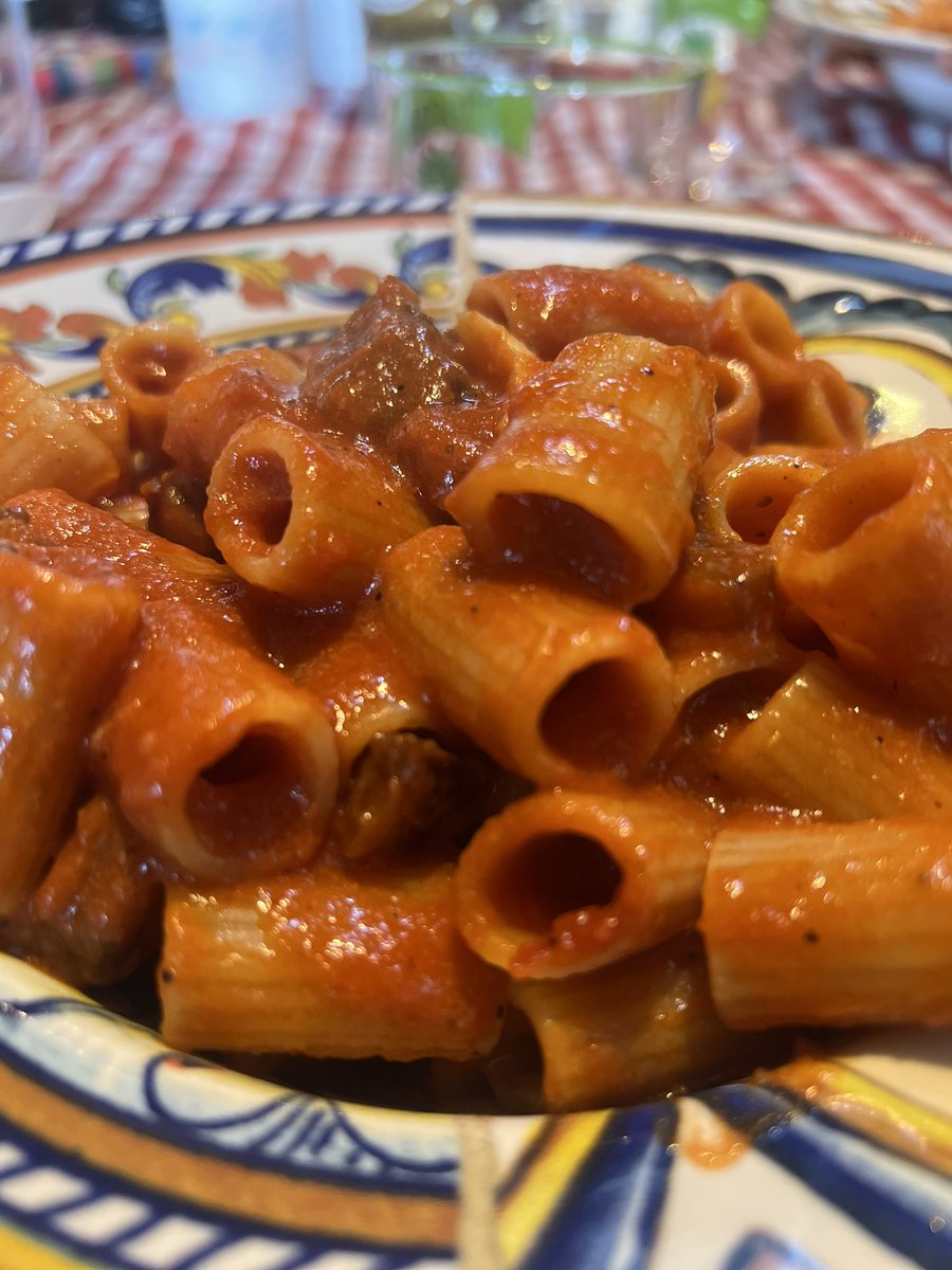E poi dicono sia il piatto meno apprezzato, la amatriciana è sempre l’amatriciana!!! #monarcalambrate #inimitabilmentelambratesi #lambraterulez #beerporn #milanoest