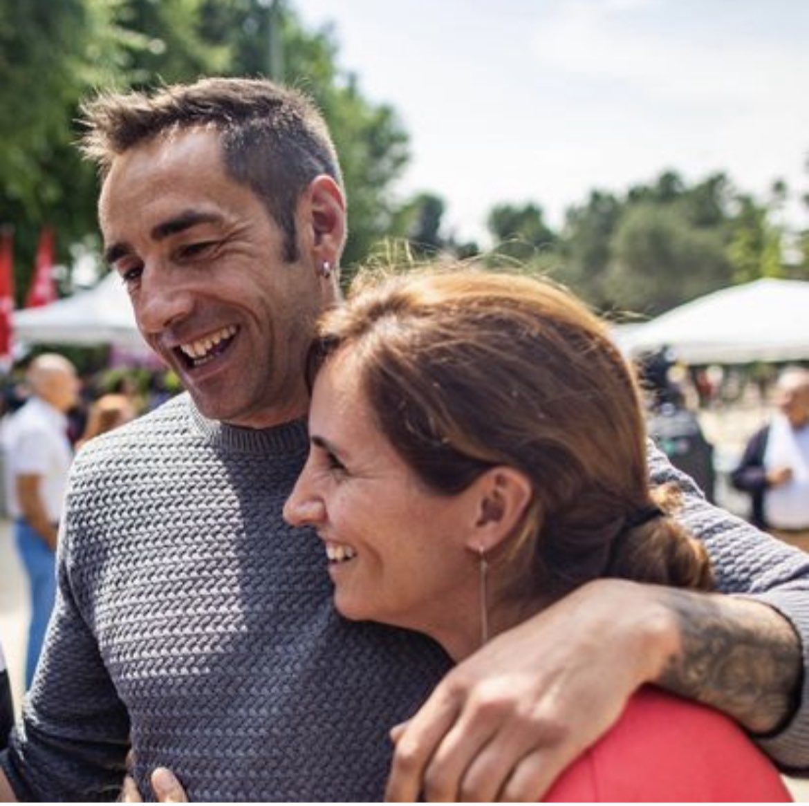 EmilioDelgadoOr's tweet photo. La sanidad Pública gana hoy a su mejor defensora, la que va a llevar la bata blanca desde las calles hasta el Ministerio.
A España toca felicitarla y a Mónica darle las gracias por tanto y desearle toda la suerte del mundo.
Un abrazo enorme. https://t.co/7me2Zn3exP