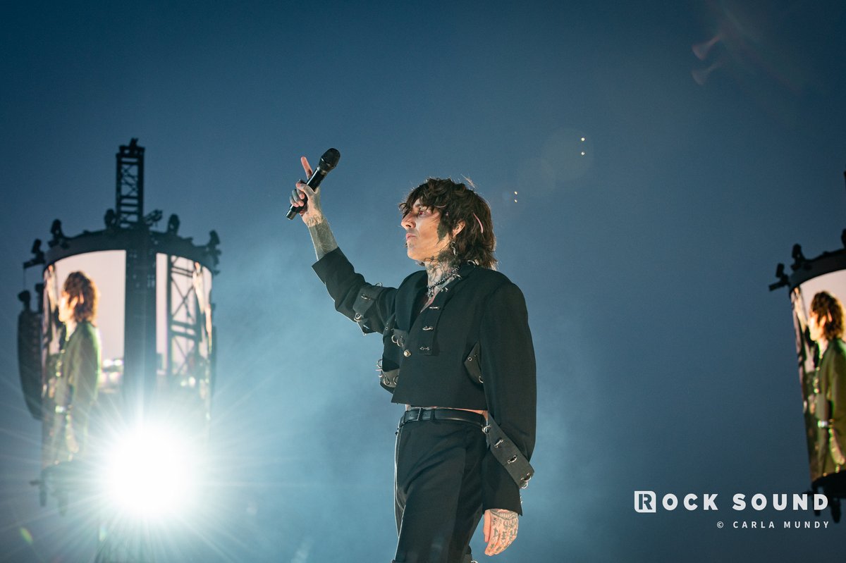 rocksound's tweet photo. Happy Birthday to Bring Me The Horizon's Oli Sykes 🎉 🎂 https://t.co/64BZPuZCH0