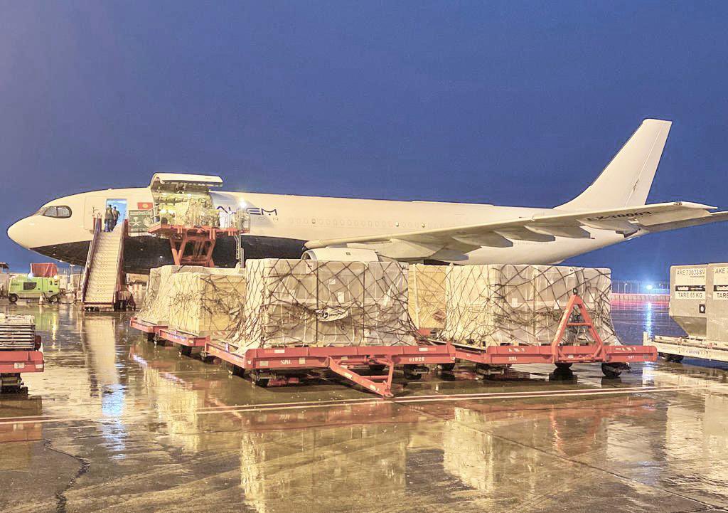 KSRelief_EN's tweet photo. The departure of the 15th Saudi relief plane carrying food and shelter materials with a total weight of 31 tons, to be transported into #Gaza https://t.co/KzzgmXAMdH