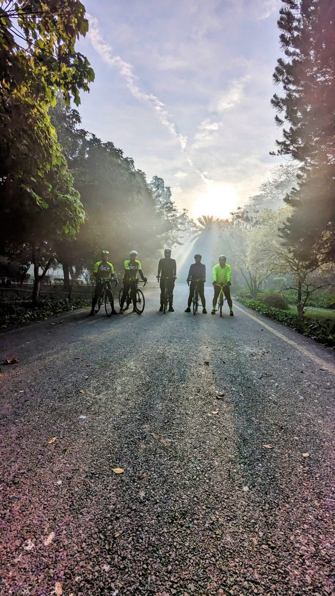 gulbergcycling's tweet photo. An amazing #coffeeloop this Saturday morning! Classical route and vadhiya company! https://t.co/ZNv3dGxKgh