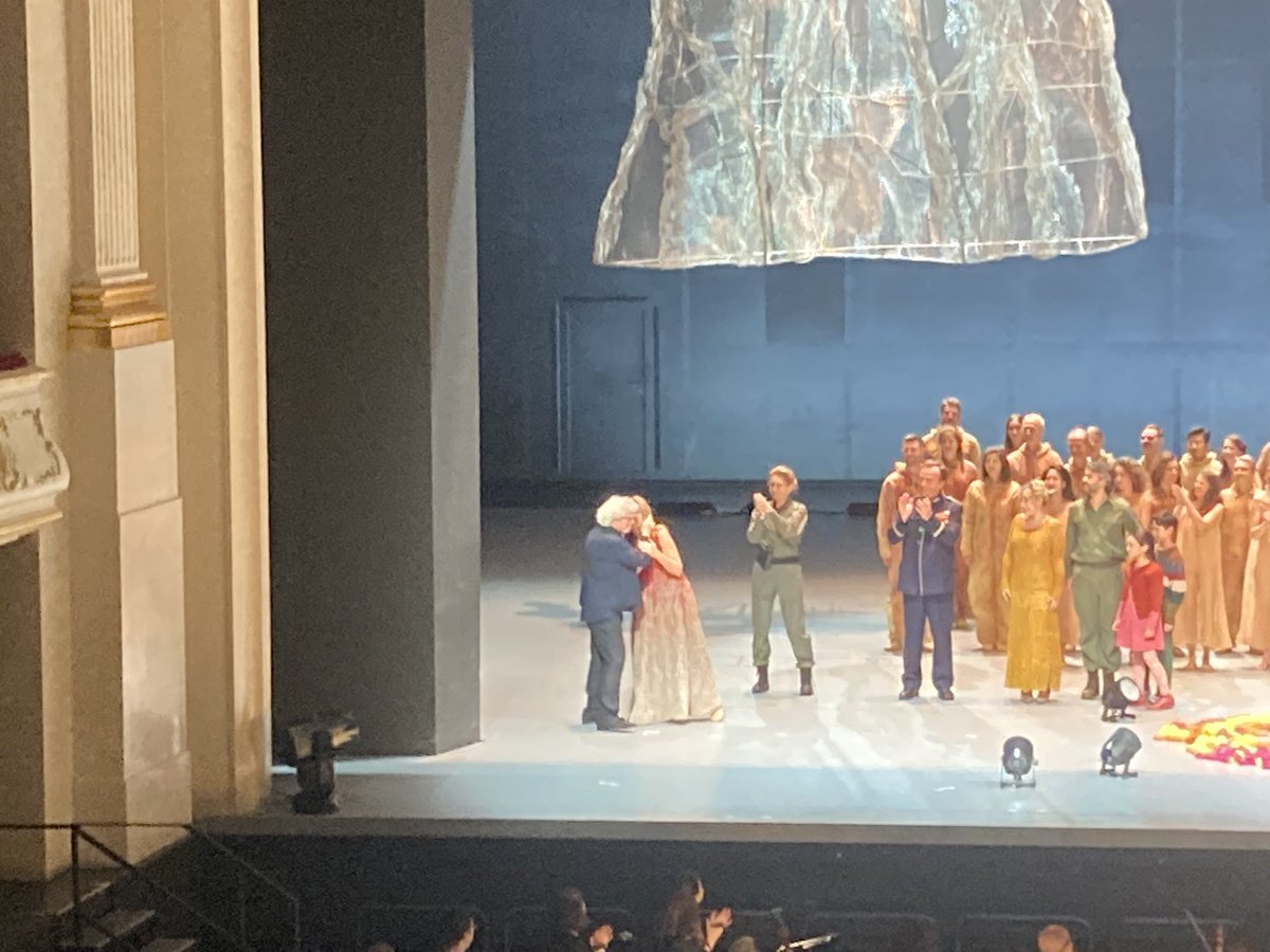 ManuelBrug's tweet photo. #petersellars staging of #medée #charpentier in an ugly, silly #frankgehry set @StaatsoperBLN was as boring as expected. Surprisingly #simonrattle conducting the sublime @FreiburgBaroque as well! Only smooth and more smooth dynamics. #magdalenakozena ok, @ReinoudVMTenor devine🥱 https://t.co/hKPt5bCK4L