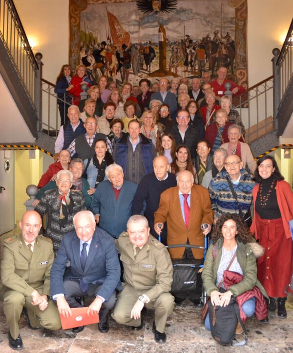CCastrense's tweet photo. Mayores de las Residencias de #Guadarrama del #EjércitoDeTierra y de la #GuardiaCivil y de las #CáritasParroquiales #Castrenses de #Alcalá y Nuestra Señora de #LaDehesa visitaron la sede del Instituto de Historia y Cultura Militar en Madrid.
#CercaDeTi
👇
https://t.co/taDOIwNizw https://t.co/ePvESNibOG