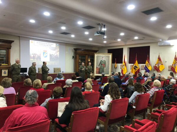 CCastrense's tweet photo. Mayores de las Residencias de #Guadarrama del #EjércitoDeTierra y de la #GuardiaCivil y de las #CáritasParroquiales #Castrenses de #Alcalá y Nuestra Señora de #LaDehesa visitaron la sede del Instituto de Historia y Cultura Militar en Madrid.
#CercaDeTi
👇
https://t.co/taDOIwNizw https://t.co/ePvESNibOG