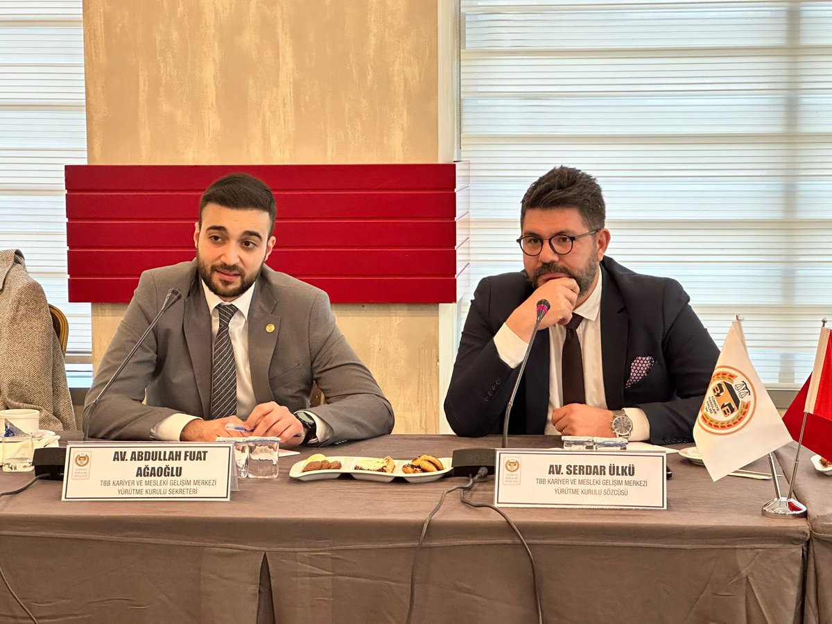 tbbkariyer's tweet photo. Hacettepe Üniversitesi Hacettepe Hukuk Topluluğu, Türkiye Barolar Birliği Kariyer ve Mesleki Gelişim Merkezi’ni ziyaret ederek, Merkez Yürütme Kurulu Sözcüsü Av. Serdar Ülkü ve Yürütme Kurulu Sekreteri Av. A. Fuat Ağaoğlu ile görüştü. 
#tbbkariyer #kariyer #hukuk https://t.co/bdxZCCVLPh