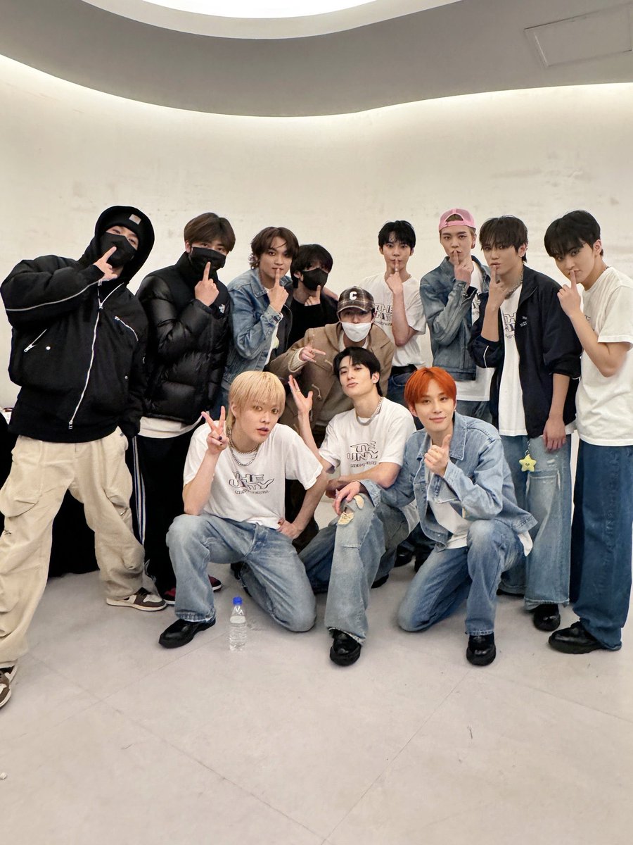 jathyuen's tweet photo. Look here friends, who came to our concert on the third day? Yes, it is true, 𝐍𝐂𝐓𝐍𝐄𝐖𝐓𝐄𝐀𝐌 dan 𝐍𝐂𝐓 𝐃𝐑𝐄𝐀𝐌. After making new memories with their czennies, NCT 127 didn't forget to also make memories with their beloved younger siblings. https://t.co/CALaX1uHiA