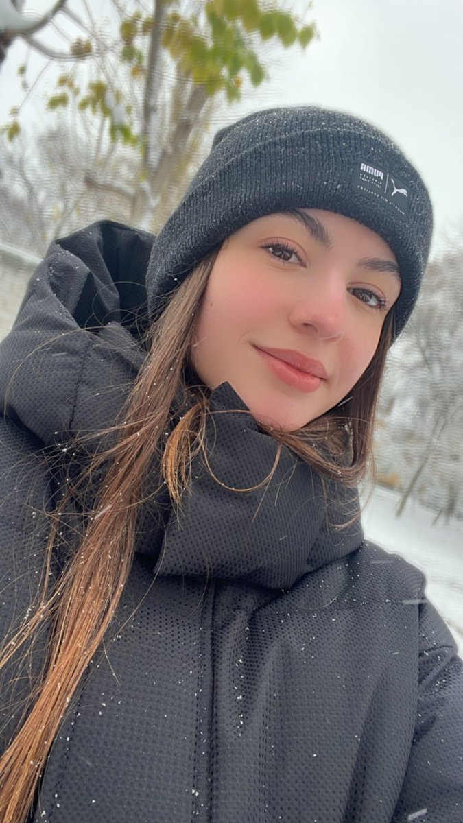 Vallerony tweet media