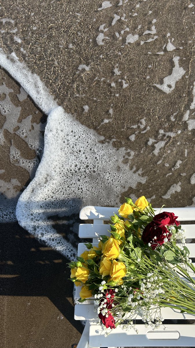 ورد وبحر 🌊🌼