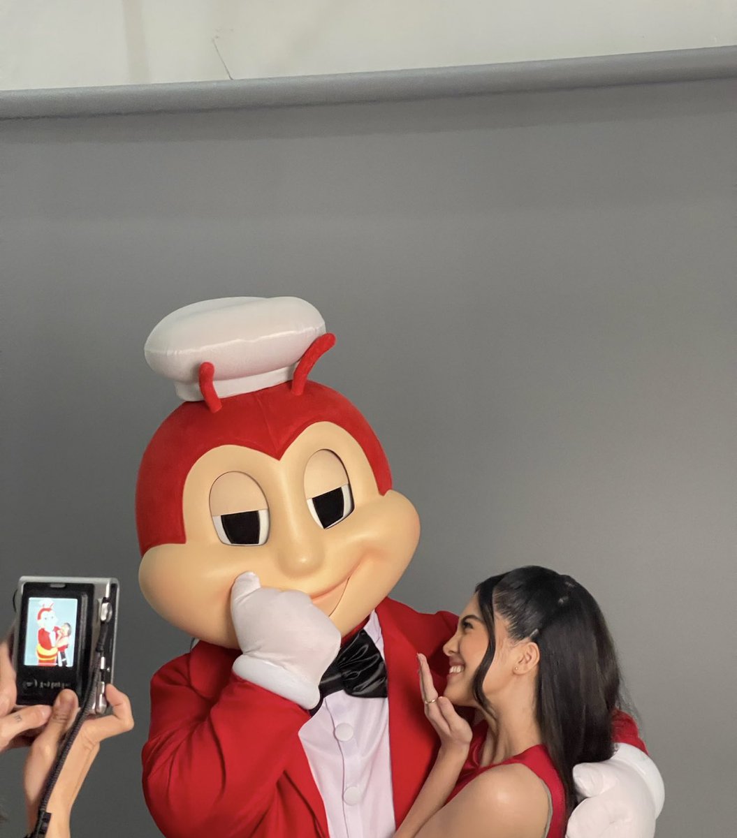 AtashaMuhlach21's tweet photo. So happy to be an endorser of Jollibee New coffee blends available tomorrow in all Jollibee branches!! ☕️Jollibee has always been a dream which holds a special place in my heart from a kid to now and I feel so grateful to be coming back home to the Philippines with this family ❤️ https://t.co/JAhwEGShbA