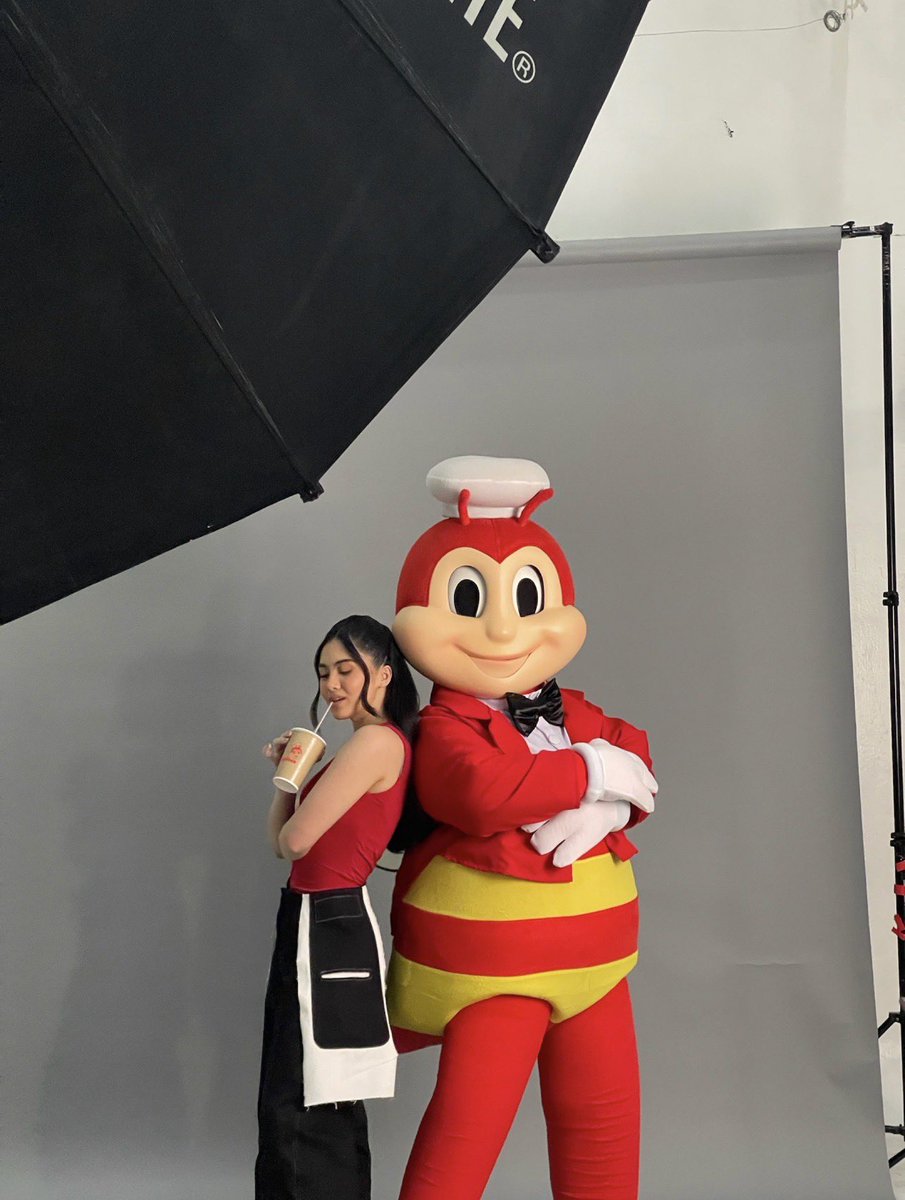 AtashaMuhlach21's tweet photo. So happy to be an endorser of Jollibee New coffee blends available tomorrow in all Jollibee branches!! ☕️Jollibee has always been a dream which holds a special place in my heart from a kid to now and I feel so grateful to be coming back home to the Philippines with this family ❤️ https://t.co/JAhwEGShbA