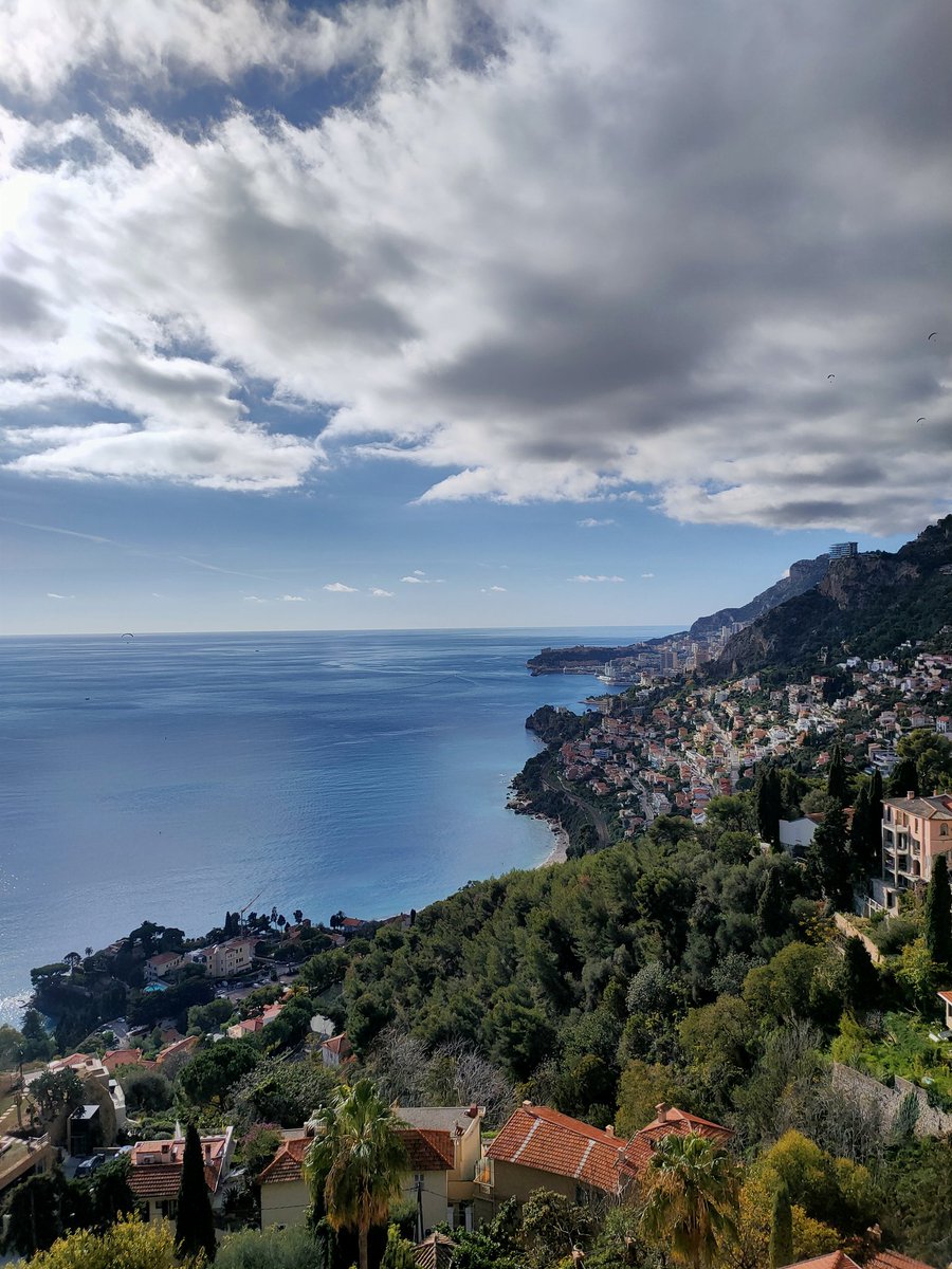 Bonjour les zoziaux #homesweethome #cotedazurfrance #chasseusedenuages #frenchriviera #cotedazur #cotedazurfrance #lameresteternelle #traqueusedereflets #lebleucestlavie