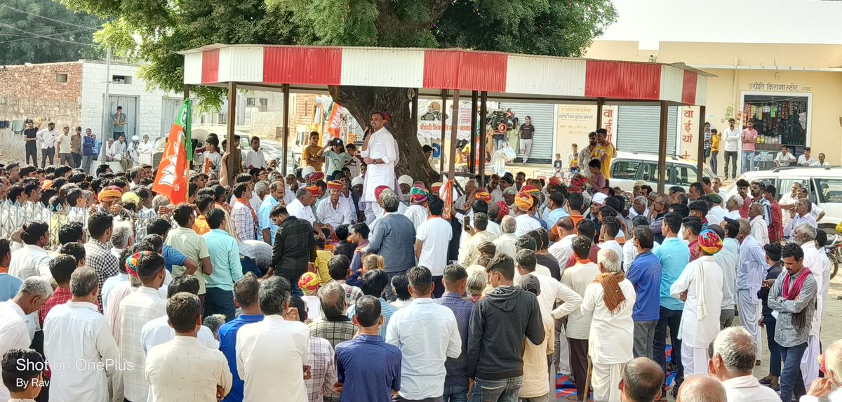 SitaramBinda's tweet photo. जोश उमंग और उत्साह,
अप्रितम स्नेह और उल्लास !
जीत की ओर बढ़ते कदम !!
आभार #खुङी 🙏
@AjaysinghKilak 
#SitaramBindaDegana https://t.co/bITH17dAOf