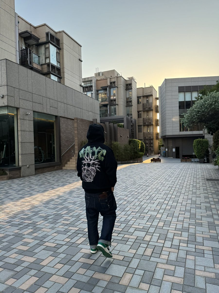 gm☀️ 

Repping my mutant hoodie on this Mutant Monday🧪

Drink it! 🫠

<a href="/BoredApeYC/">Bored Ape Yacht Club 🍌</a> #MAYC