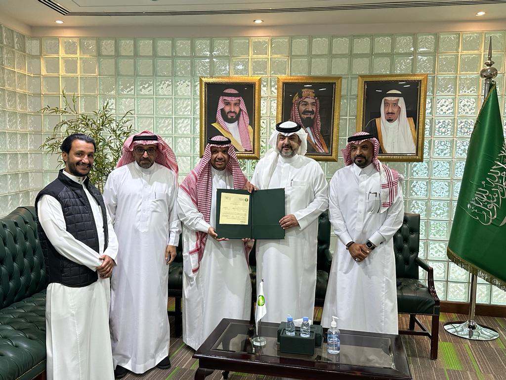 وقّع #صندوق_التنمية_الزراعية عقدًا مع شركة تبوك الزراعية <a href="/AgriTadco/">تبوك الزراعية | Tabuk Agriculture</a>، لتمويل زراعة الثمار التفاحية، والمشمش، والكرز، والكمثرى، والبرقوق بقيمة تجاوزت 50 مليون ريال، وبطاقة إنتاجية تصل إلى 48000 طن سنويًا.
ويأتي التمويل ضمن دور الصندوق في المساهمة في تحقيق الأمن الغذائي ورفع معدل
