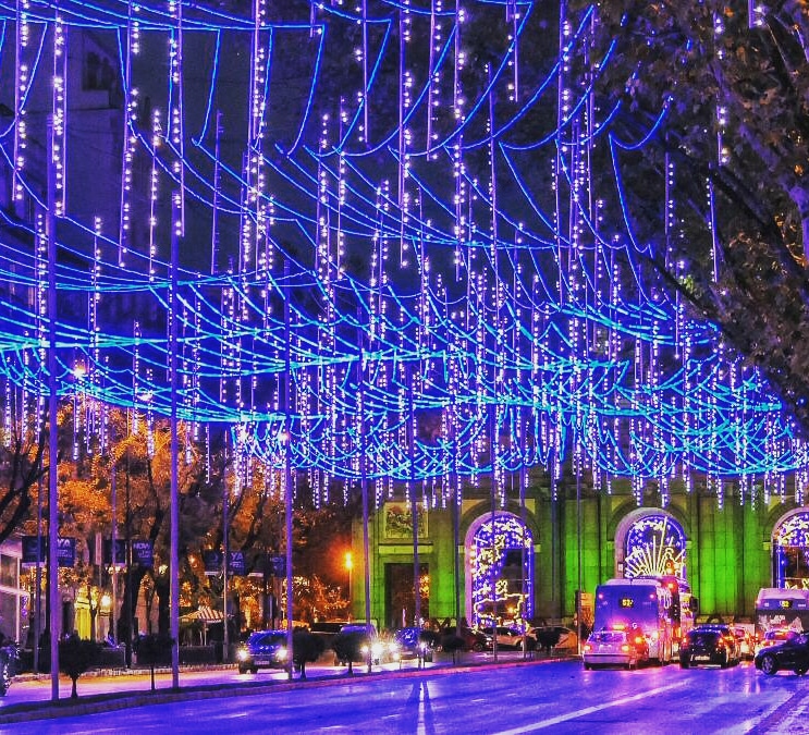 MadridenRuta's tweet photo. Cuenta atrás para que #Madrid se vista de #Navidad.
El encendido de las luces tendrá lugar el jueves 23 de noviembre a las 19h, en la Puerta del Sol.
#MadridEnRuta
#comienzalaNavidad #MadridEnRuta #Navidad #Navidad2023 #navidadmadrid https://t.co/q5TDYzV3s1
