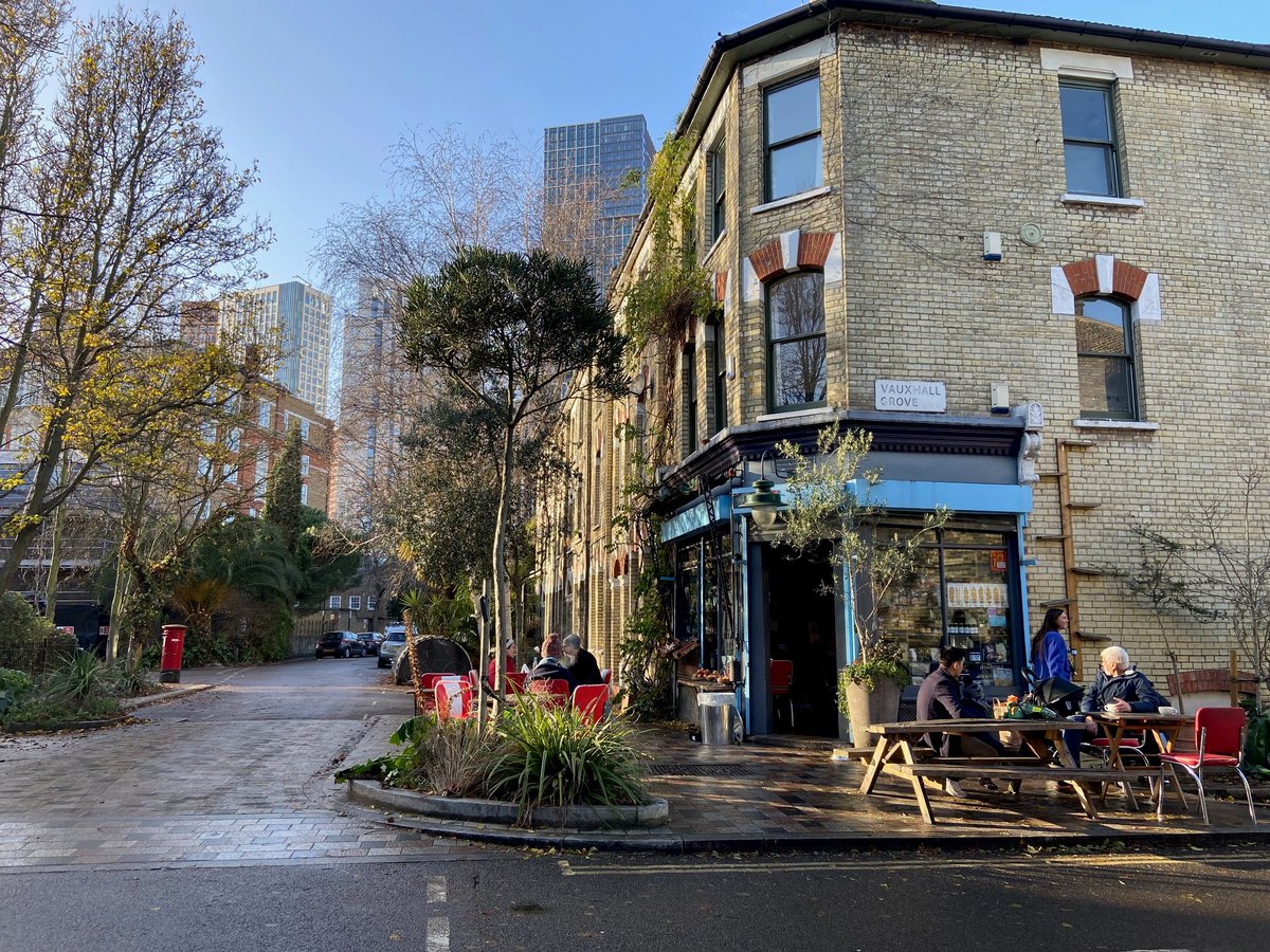 TreesforStreets's tweet photo. Q. Your street too narrow for trees🌳? 
A. Build out into the road 💡 

We park cars🚗in the street – but that doesn’t make it a car park

Let’s make trees and greenery a feature of ALL our streets. Aspire to live in garden streets 🌳🌷= Healthy street

👉https://t.co/XnVelvEfIy https://t.co/w5WS5B8AWS