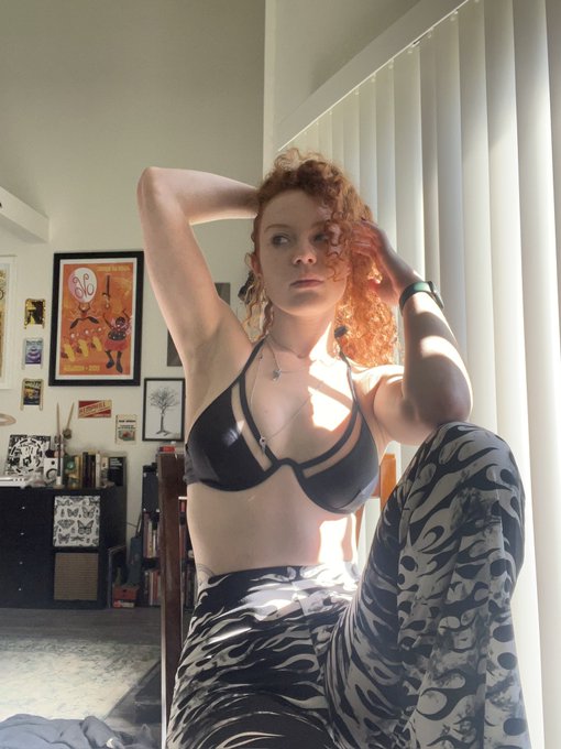 I demand kisses. https://t.co/oxRpBw99Ba