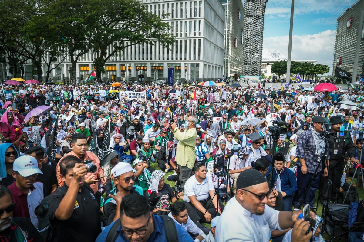 titm_official's tweet photo. Saya mengucapkan jutaan terima kasih buat semua yang hadir bersama-sama bersolidariti bagi mempertahankan Mahkamah Syariah. 

ALLAHUAKBAR!

#SelamatkanSyariah
#PertahankanMahkamahSyariah
#TITM https://t.co/QhvSqh51UL