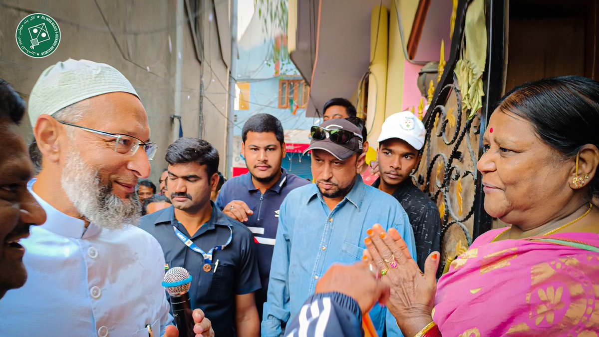 aimim_national's tweet photo. Glimpses from Barrister @asadowaisi Padyatra along with AIMIM Nampally MLA candidate @Md_MajidHussain in Vijay Nagar Division.
The voters of Nampally have realized the secret pact between Congress & BJP in Nampally. They await a befitting reply through their democratic right on Election day.
Vote For Right👍, Vote For Kite🪁

#AIMIM #Hyderabad #nampally #majidhussain