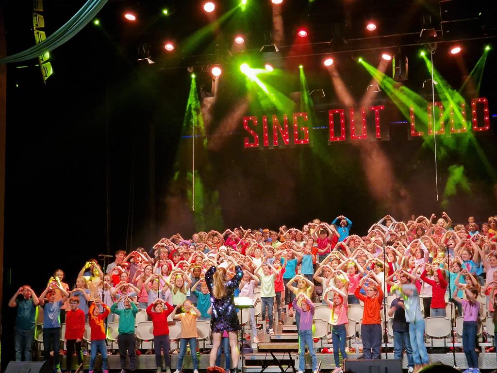 StColmans_NS's tweet photo. A great night had by all on Saturday night @SingOutLoudWex in the National Opera House. Well done to all involved and thanks to all the staff that attended on the night and prepared the songs with the classes 👏 🥳 https://t.co/A7H2Ovzo5x