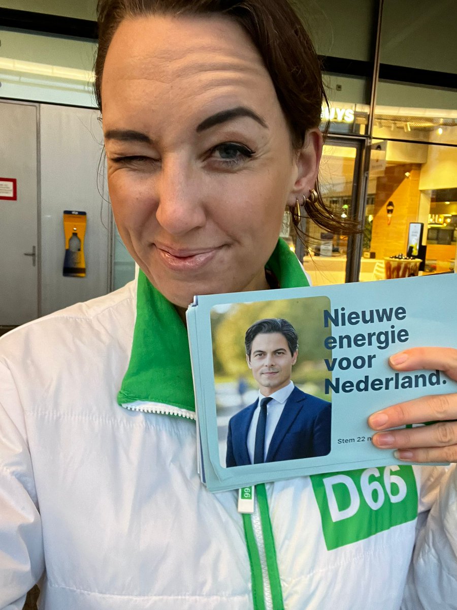 Campagnekoorts! Ochtend vroeg begonnen op Utrecht Centraal; veel positieve reacties! <a href="/D66/">D66</a>! #D66 #verkiezingen2023