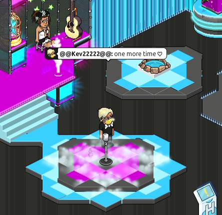 Vielen Dank für Platz 7 bei der HabMusic Karaokeshow!🎉 

Es gibt außerdem eine Piano-Version von ONE MORE TIME. 

Piano-Version: youtube.com/watch?v=Jg02xN……
Original: youtube.com/watch?v=jjYWiK…… 

Wir hören uns bei der nächsten Show. ONE MORE TIME.  

#HabboDE #Karaoke