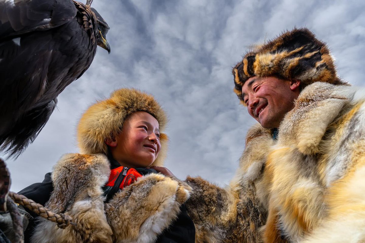 Teaching the next generation of eagle hunters.😍

📷 firakwan #lensanuswantara #humanpotrait #fotograferindonesia
#raw_community #insanindonesia 
#cameraIndonesia #instanusantara #ir_photographer 
#fivestars_people
#kings_works
#indonesia_greatshots #mongolia #travel #eaglehunter