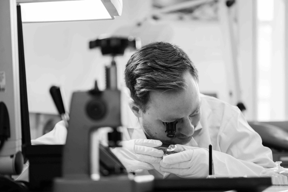 MandCoJewellers's tweet photo. Need a watch repair? A new battery, a service or strap?  We’re here to help. Just call us on 01242 522821. 

#watchrepairs #watches #cheltenham https://t.co/Prb0pk4rh7
