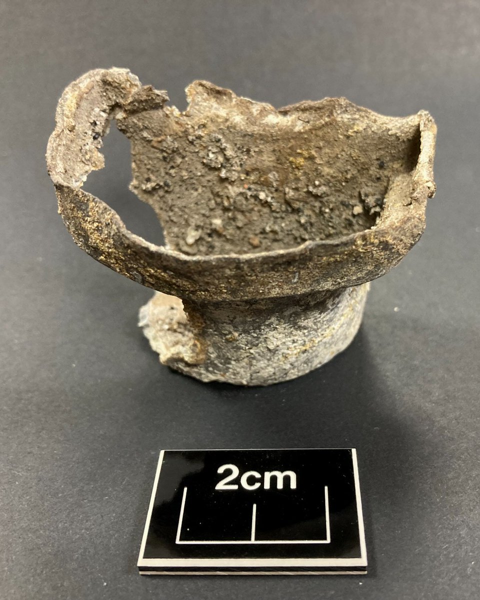 wessexarch's tweet photo. This birdfeeder was #FoundInTheGround by our archaeologists in Bristol, in a dump of late 18th c. household refuse! 🕵 🦜
By the 18th c., tropical parrots were being imported to Europe, where their ability to mimic sounds provided both delight and irritation to their owners! 🎶 https://t.co/Jfofi5o1NX